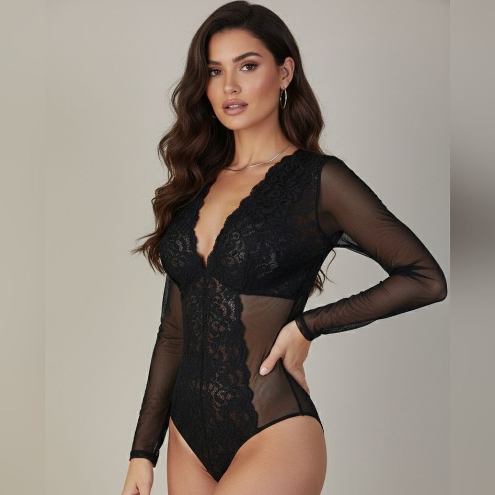 Internation Concepts NWT Black Intimate Lingerie. Long Sleeve V-neck. Size Large